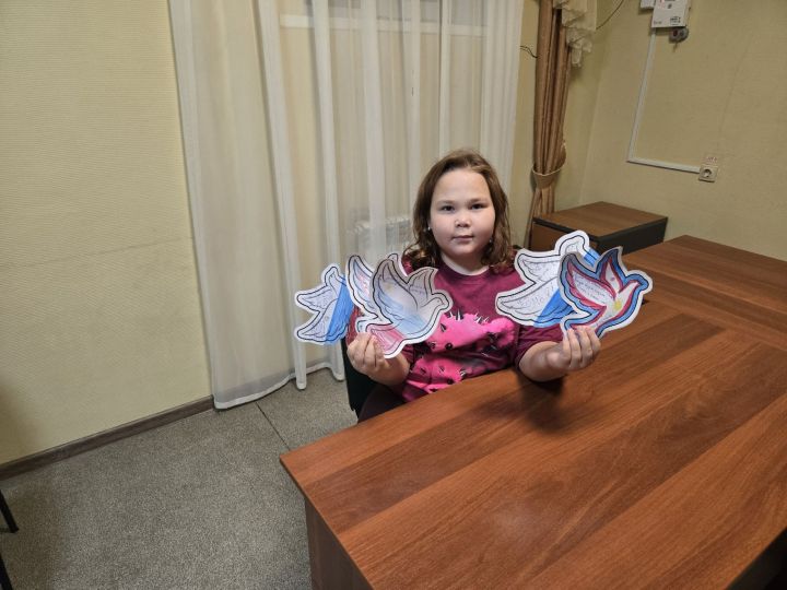 Кадер авылы балалары яңа төбәкләрдәге яшьтәшләренә җылы теләкләрен җиткерделәр