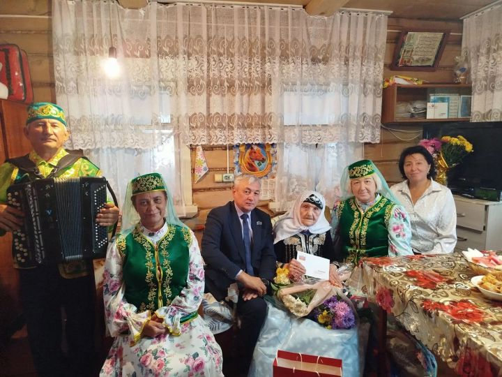 Куш-Елгадан Икълимә әбине 97 яше белән котладылар