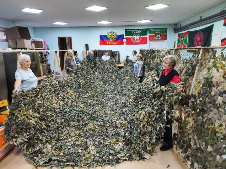 «Зәй сезнең белән» волонтерлары ике көндә 10×6 метрлы маскировка челтәре үрде